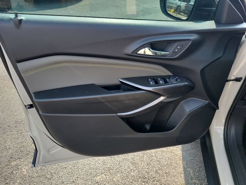 New 2026 Chevrolet Trax ACTIV w/ Sunroof Package FWD image 22