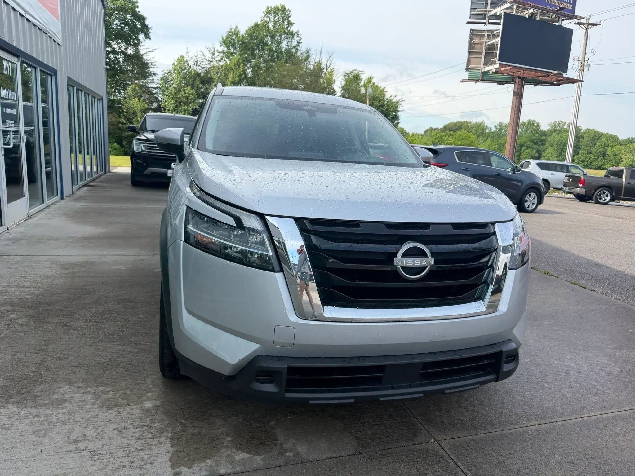 Used 2022 Nissan Pathfinder SV AWD/4WD image 34
