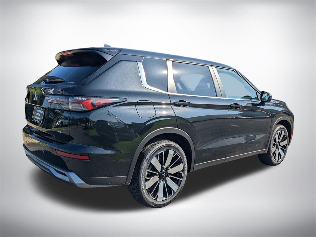 New 2025 Mitsubishi Outlander SE image 4