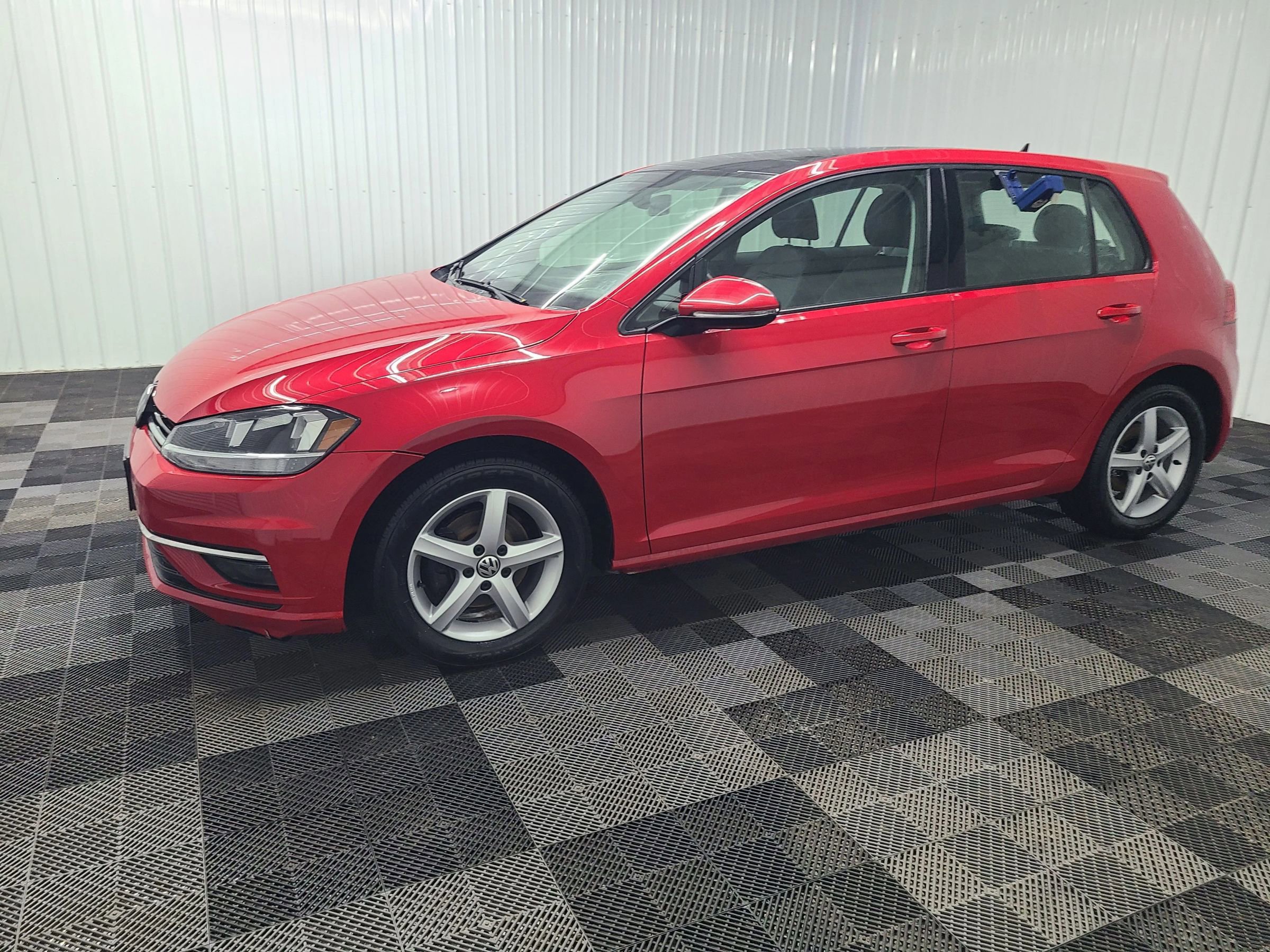 Used 2018 Volkswagen Golf SE image 8