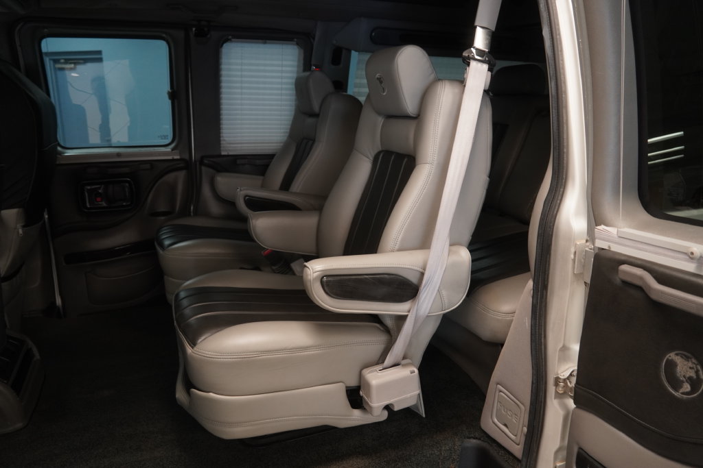 Used 2013 GMC Savana 1500 AWD image 21