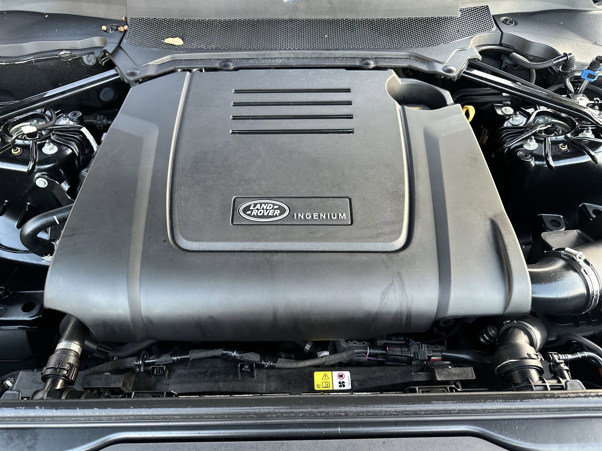 Used 2024 Land Rover Discovery Dynamic SE image 18