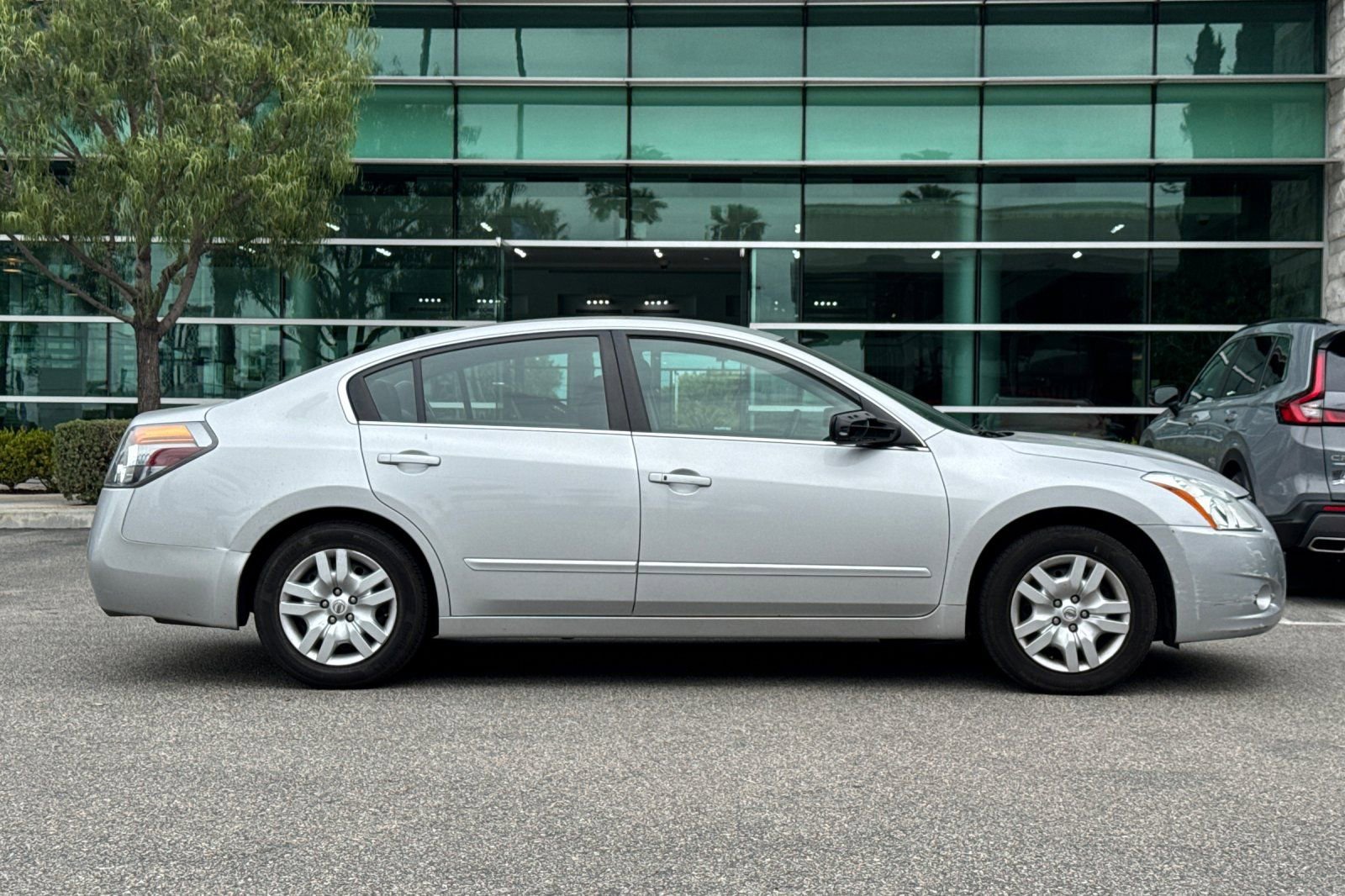 Used 2011 Nissan Altima 2.5 S FWD image 4