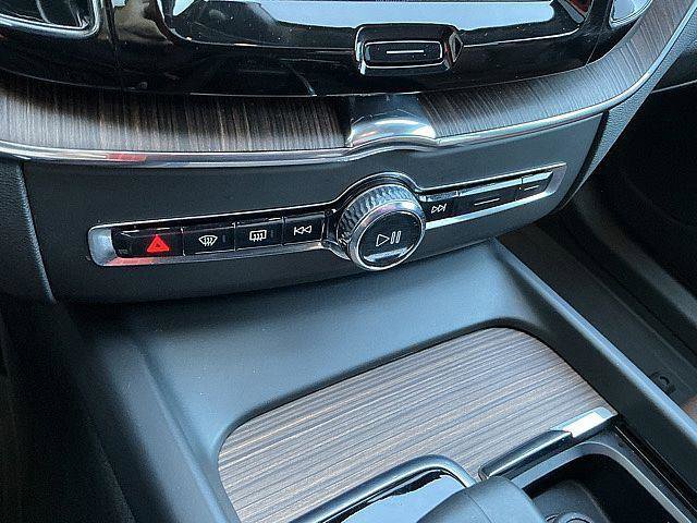 Certified 2023 Volvo XC60 B5 Plus w/ Climate Package AWD/4WD image 24