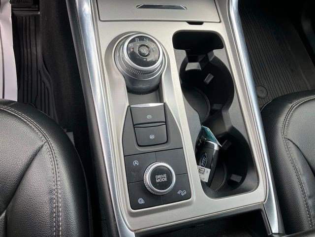 Used 2020 Ford Explorer XLT w/ Equipment Group 202A AWD/4WD image 16
