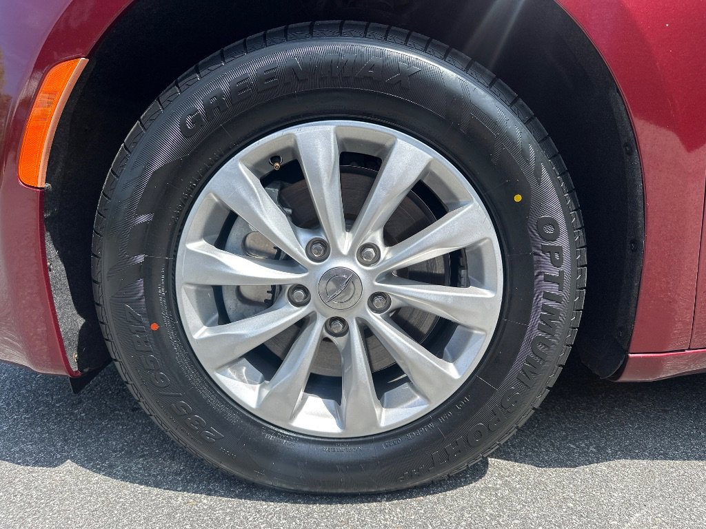 Used 2019 Chrysler Pacifica Touring-L image 30