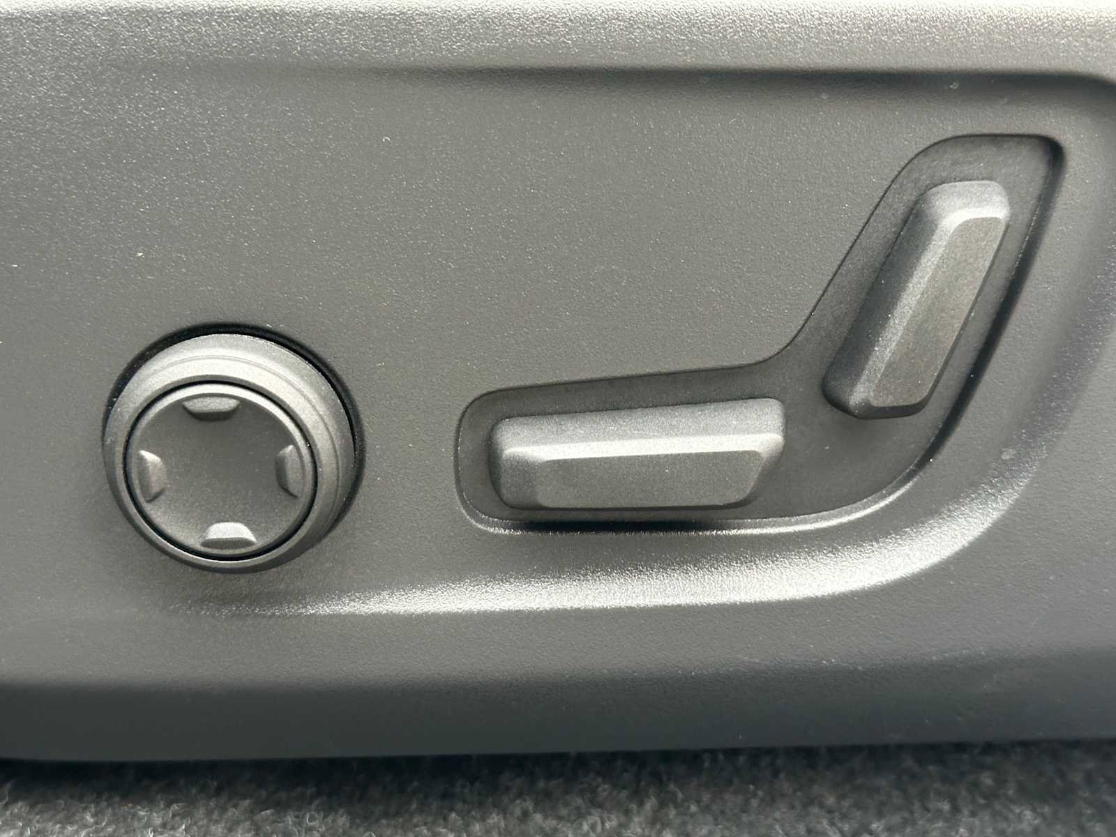 Certified 2023 Volvo C40 P8 Recharge Ultimate image 22