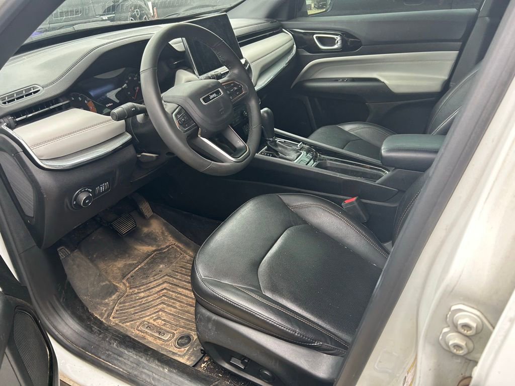 Used 2023 Jeep Compass Limited AWD/4WD image 11
