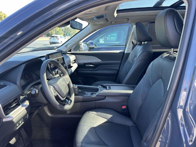 Used 2024 Toyota Grand Highlander AWD image 20