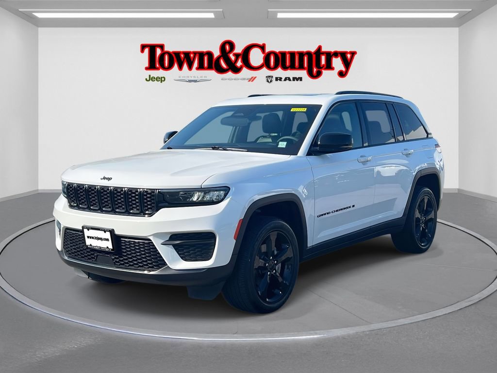 Certified 2023 Jeep Grand Cherokee Altitude image 4