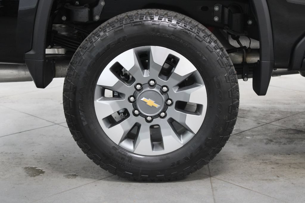 Used 2026 Chevrolet Silverado 2500 Custom w/ Custom Value Package AWD/4WD image 18