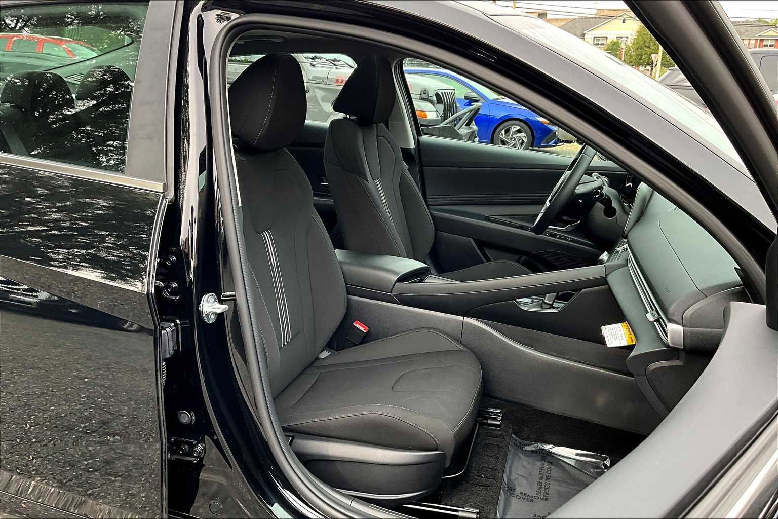 Used 2024 Hyundai Elantra SEL w/ Convenience Package image 8