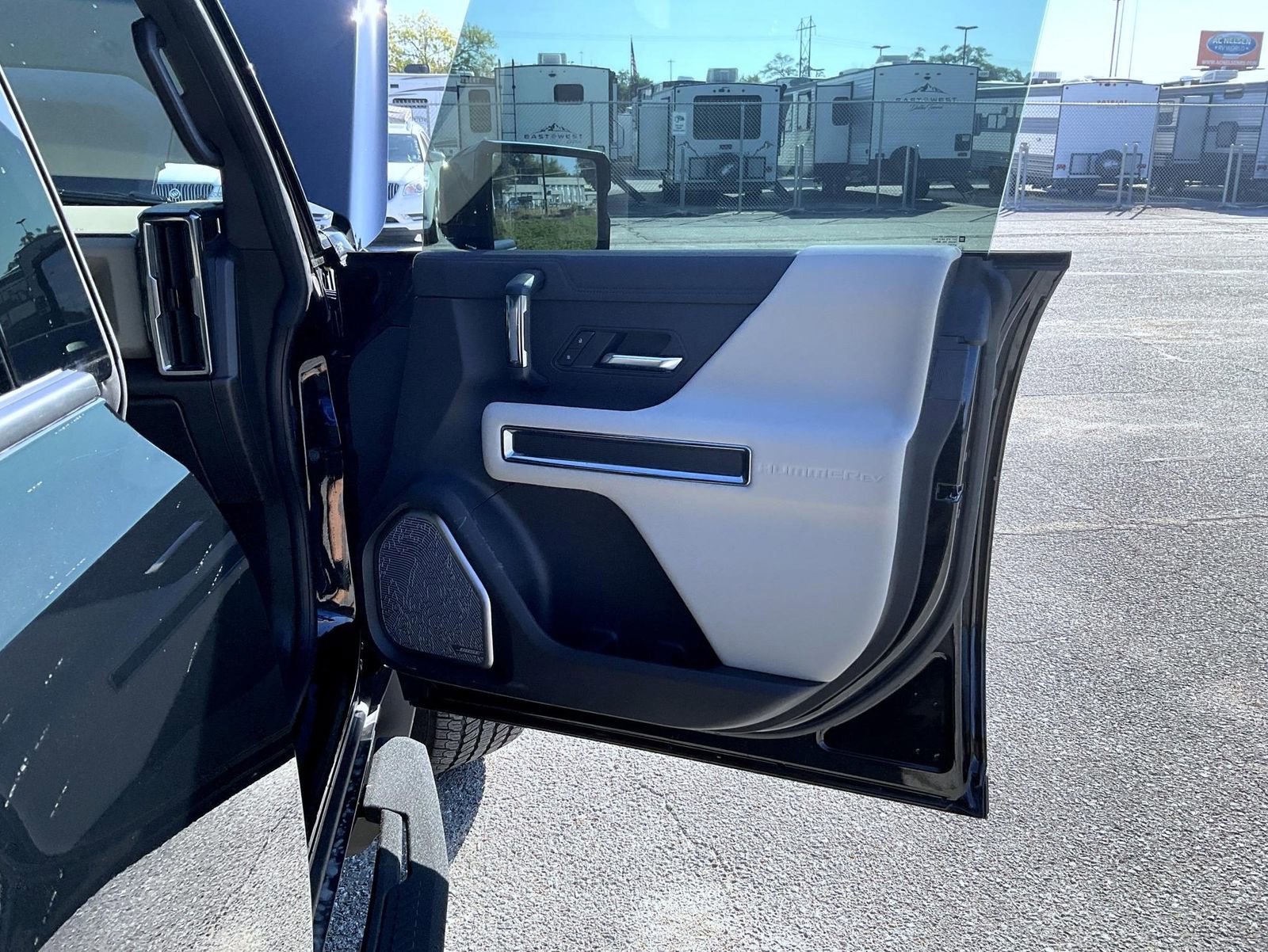 New 2026 GMC Hummer EV 4x4 Crew Cab w/ Battery Pack, 24 Module Pack image 16