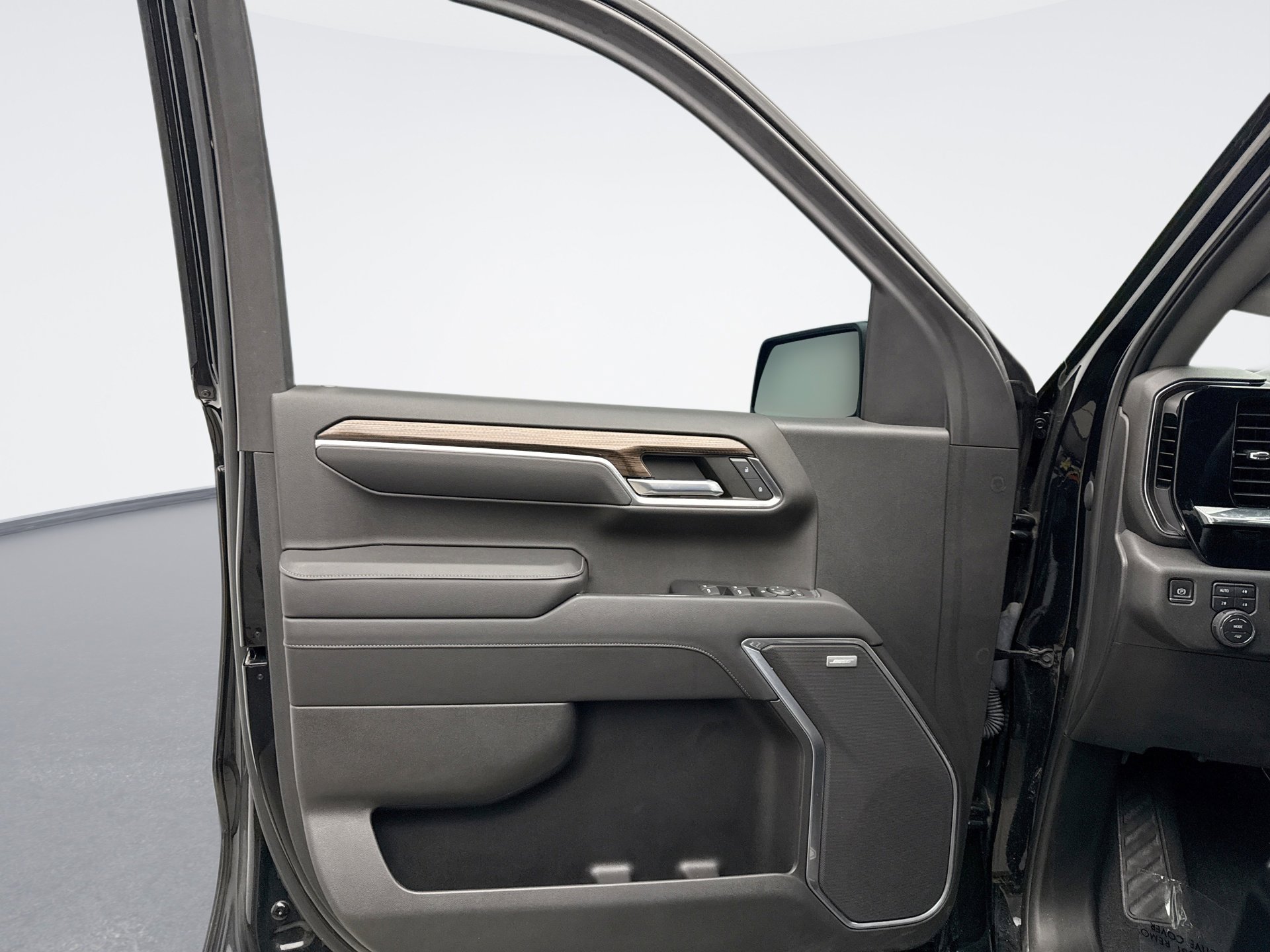 Used 2022 Chevrolet Silverado 1500 LT Trail Boss w/ LT Trail Boss Premium Package image 9