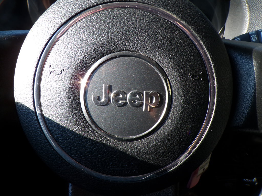 Used 2017 Jeep Wrangler Unlimited Sahara AWD/4WD image 31