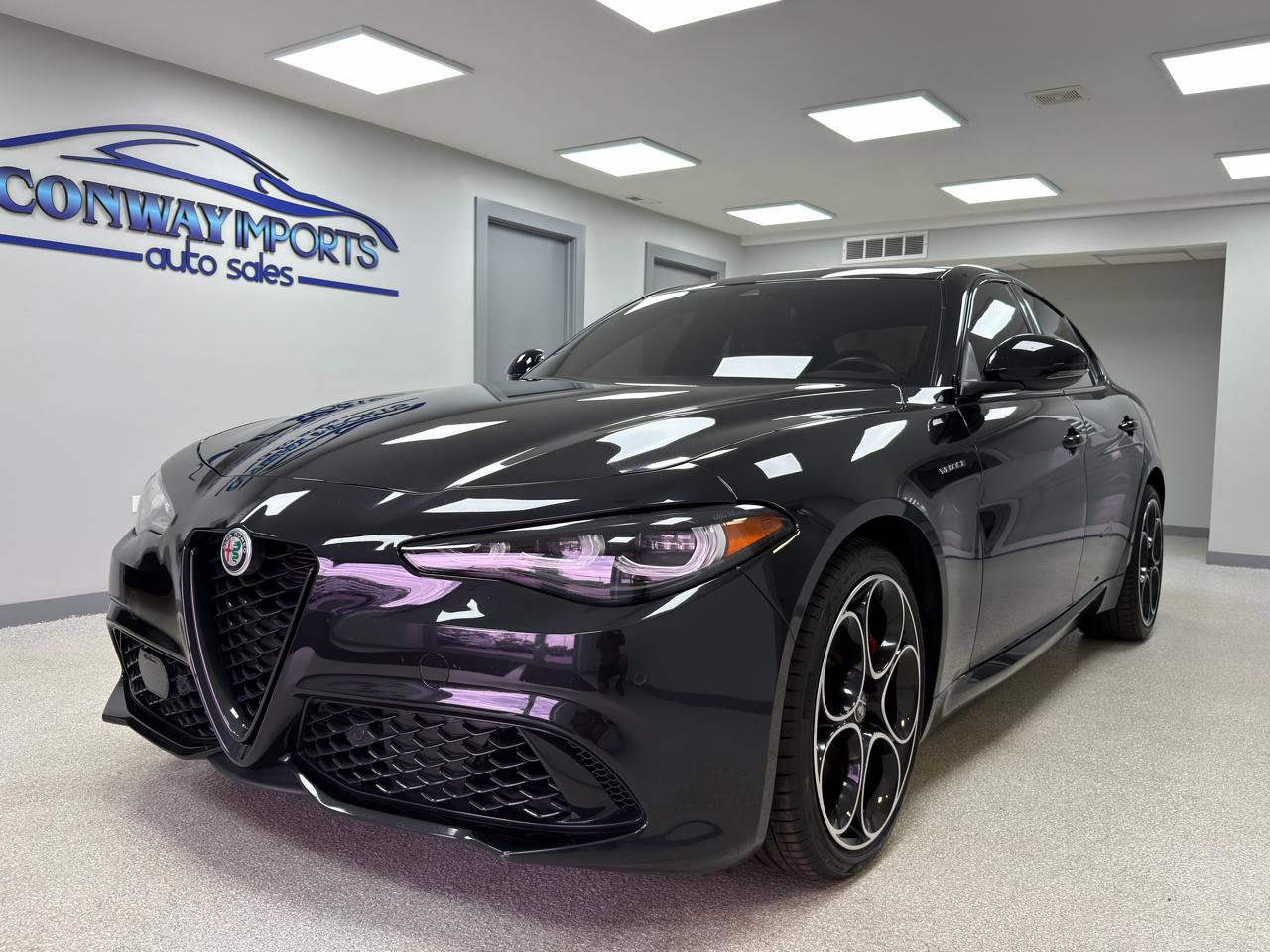 Used 2024 Alfa Romeo Giulia Veloce AWD/4WD image 1