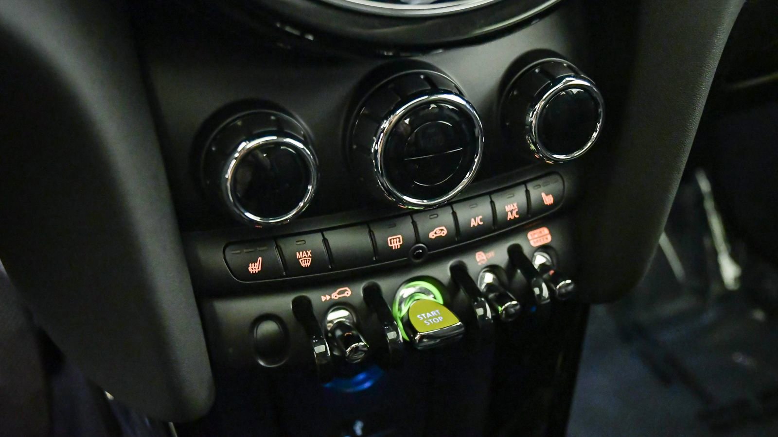 Certified 2024 MINI Cooper SE FWD image 21