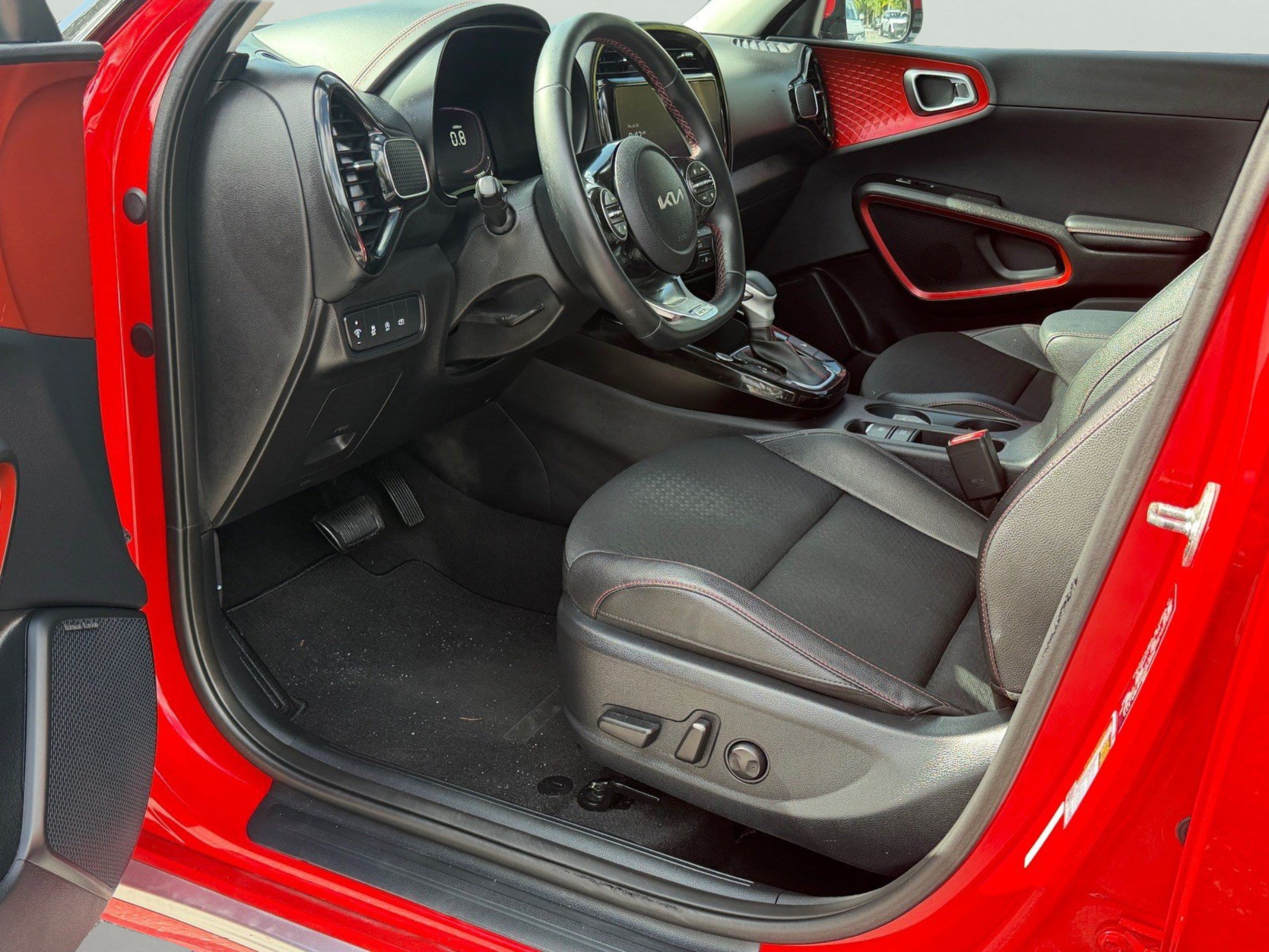 Certified 2024 Kia Soul GT-Line w/ Option Group 020 FWD image 17