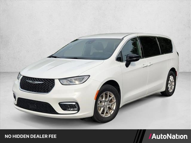 Used 2025 Chrysler Pacifica Select FWD image 1