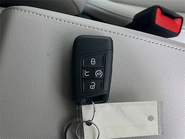 Used 2023 Volkswagen Tiguan SE R-Line image 32