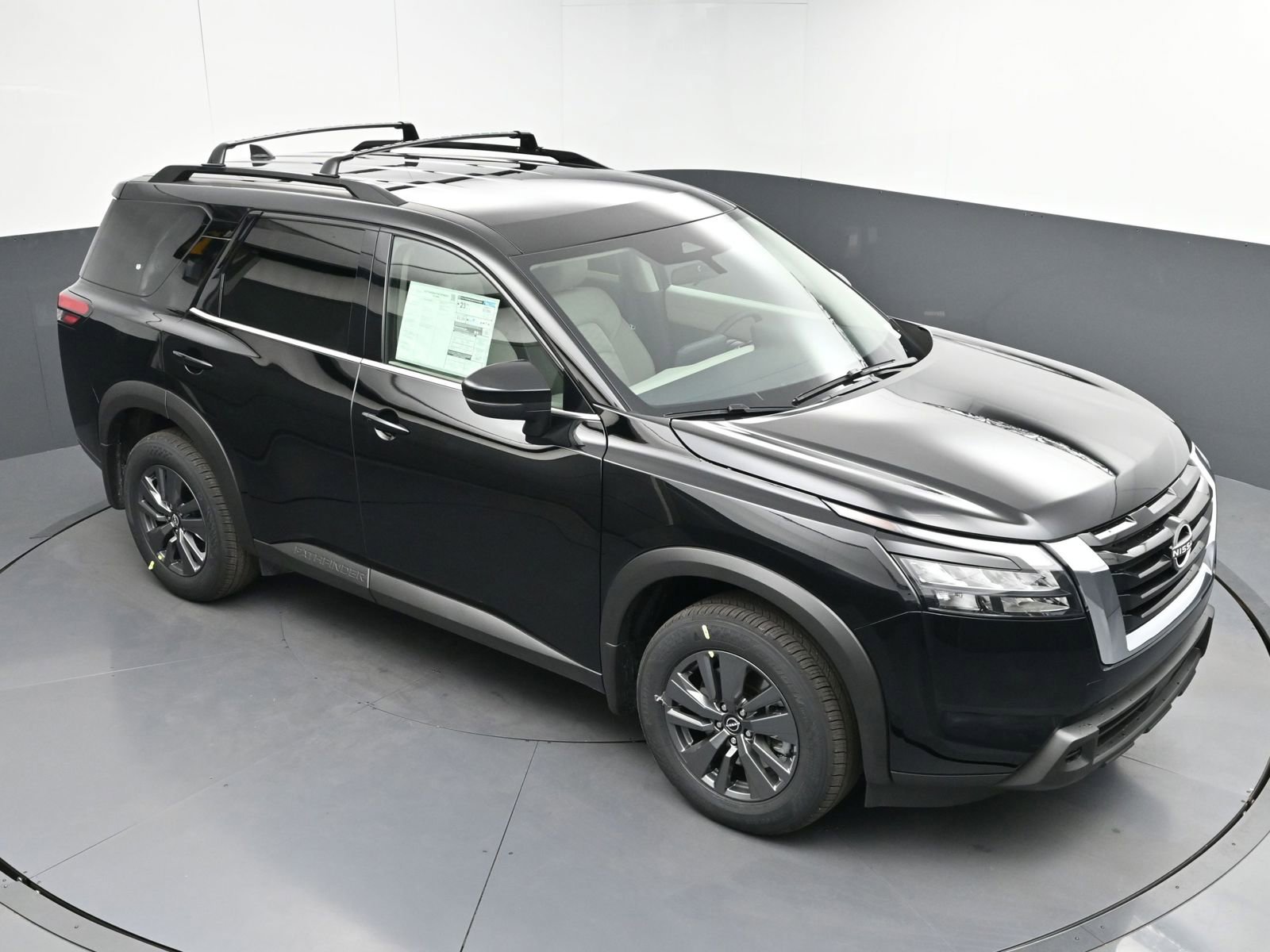 Used 2025 Nissan Pathfinder SV image 32