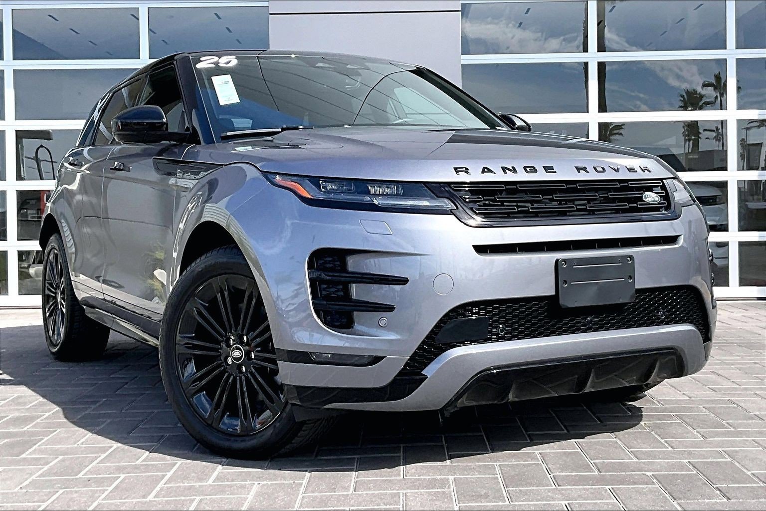 Used 2025 Land Rover Range Rover Evoque Dynamic SE image 3