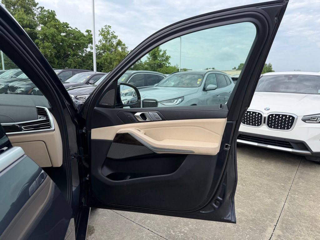 Used 2021 BMW X7 xDrive40i w/ Premium Package AWD/4WD image 34