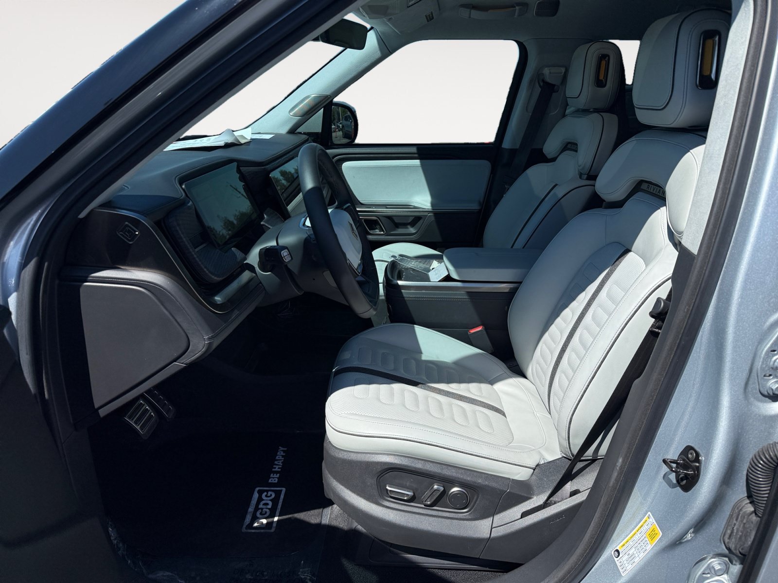 Used 2024 Rivian R1S Adventure Dual AWD/4WD image 10