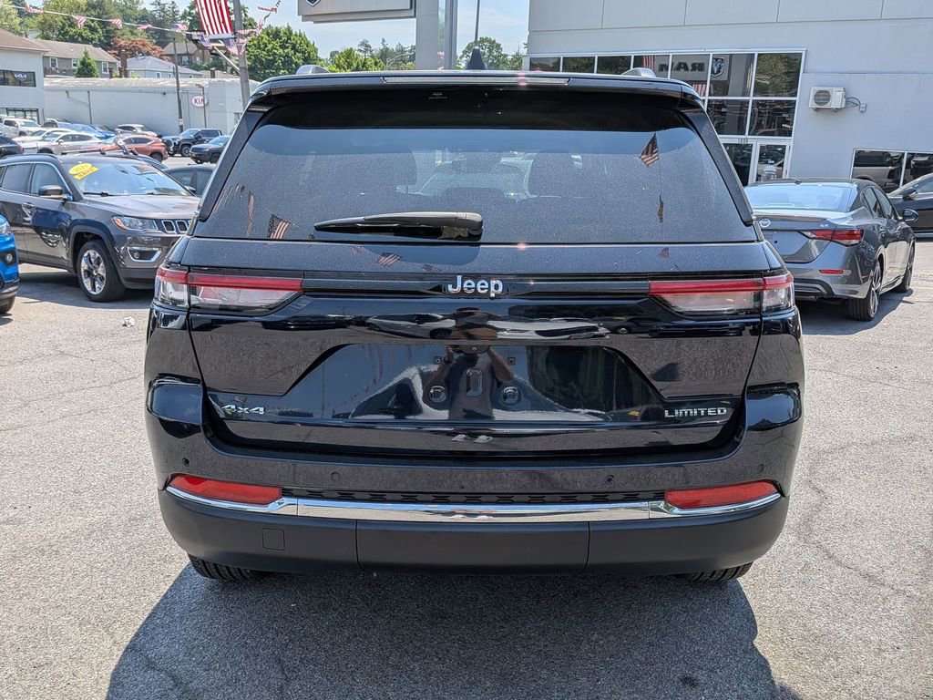 Used 2023 Jeep Grand Cherokee Limited AWD/4WD image 7