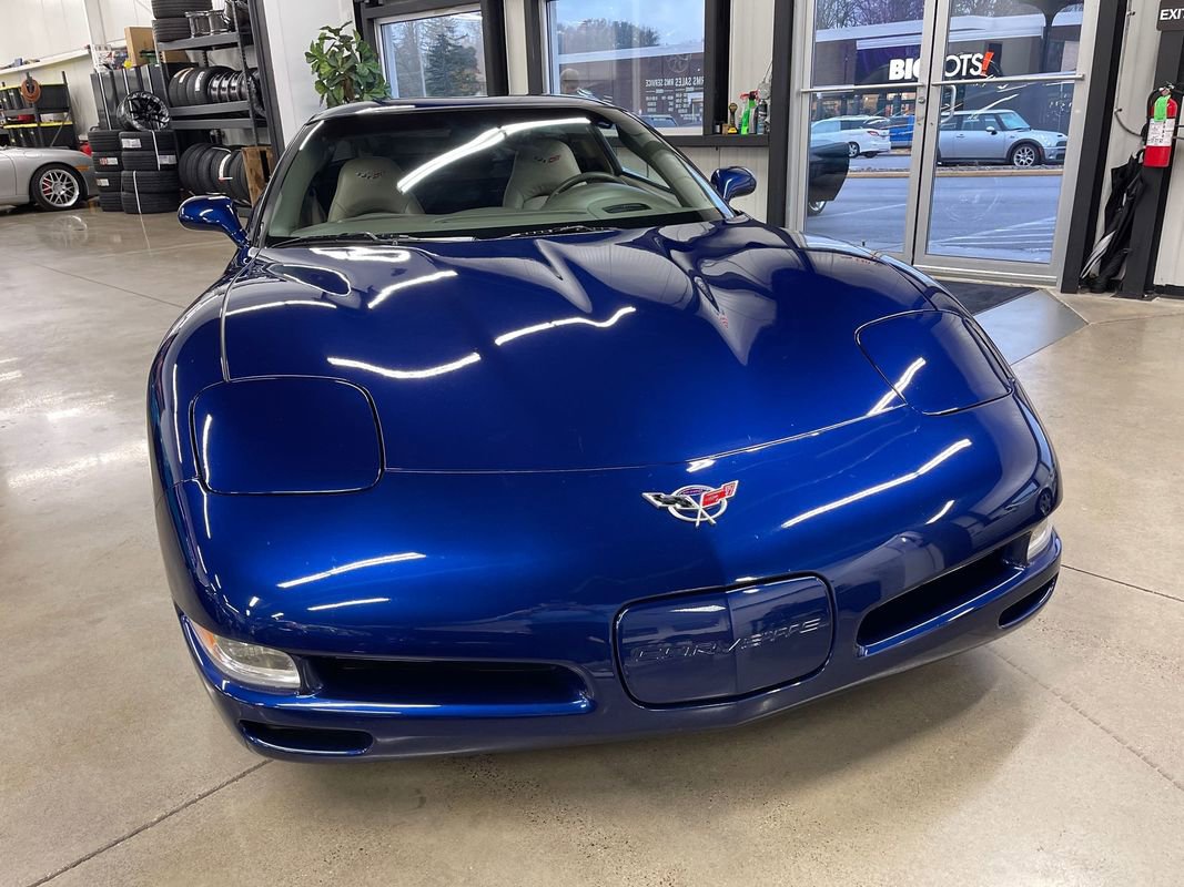 Used 2004 Chevrolet Corvette Coupe w/ Preferred Equipment Group image 22