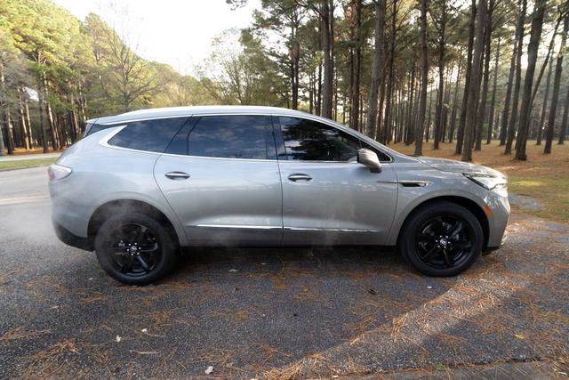 Used 2024 Buick Enclave Essence w/ Sport Touring Edition image 2