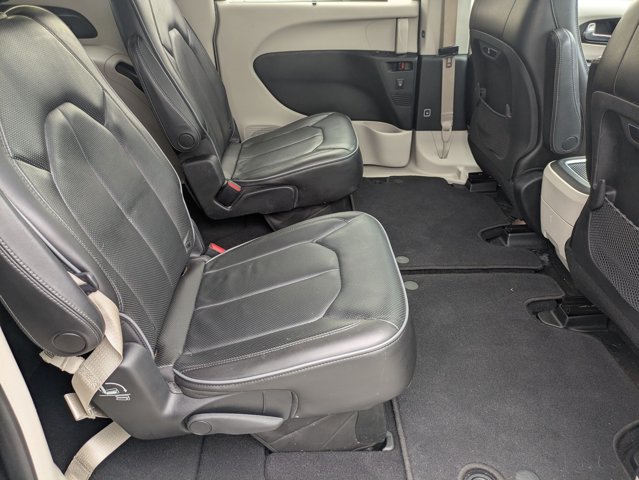 Used 2020 Chrysler Pacifica Limited FWD image 22