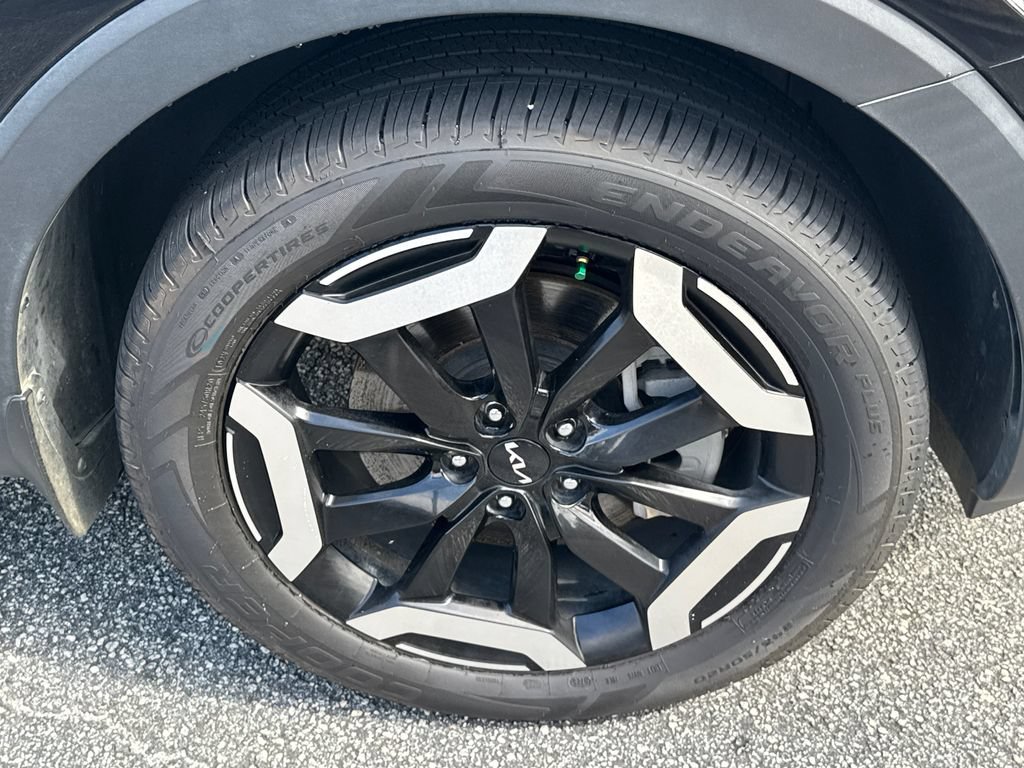 Certified 2024 Kia Telluride EX w/ EX Captain's Chair Package FWD image 12