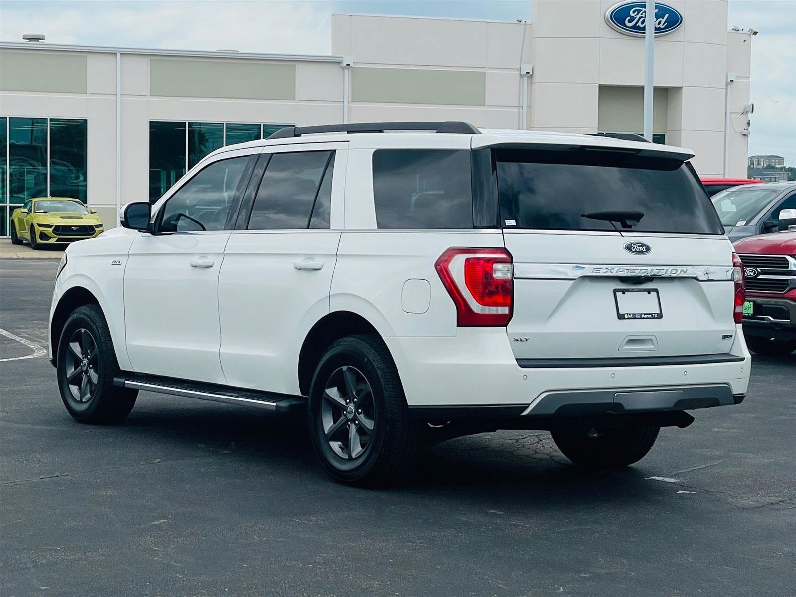 Used 2020 Ford Expedition XLT w/ Equipment Group 202A AWD/4WD image 5