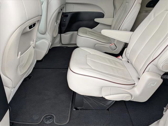 Used 2017 Chrysler Pacifica Limited w/ Advanced Safetytec Group image 19