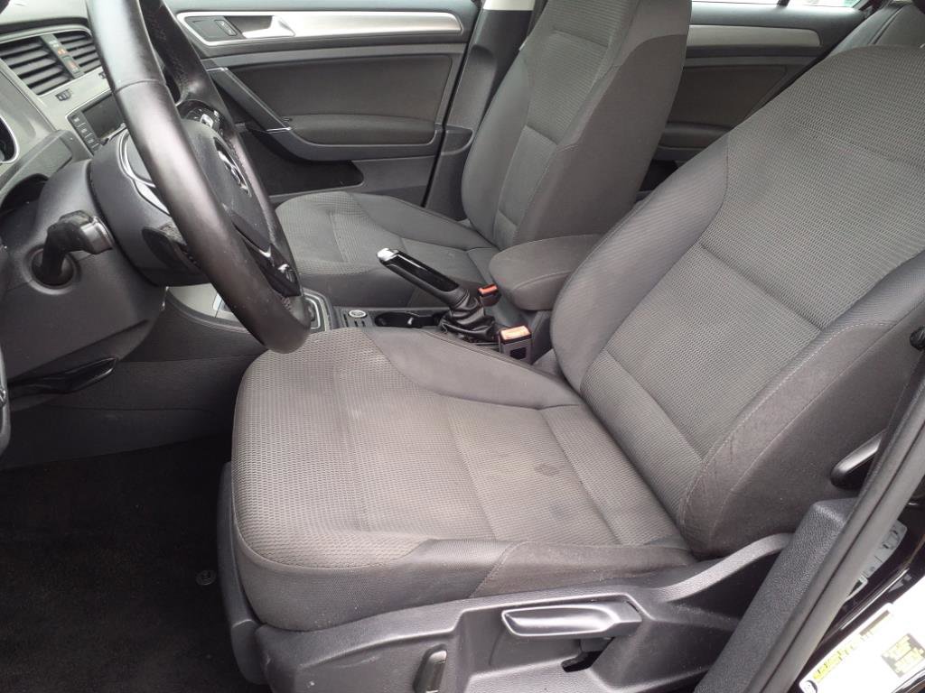 Used 2017 Volkswagen Golf S image 11