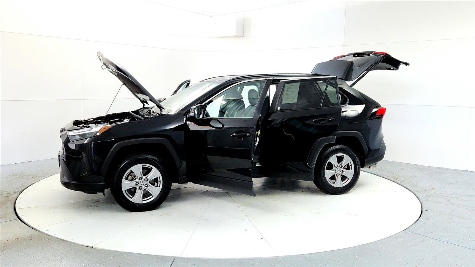 Used 2023 Toyota RAV4 XLE image 10
