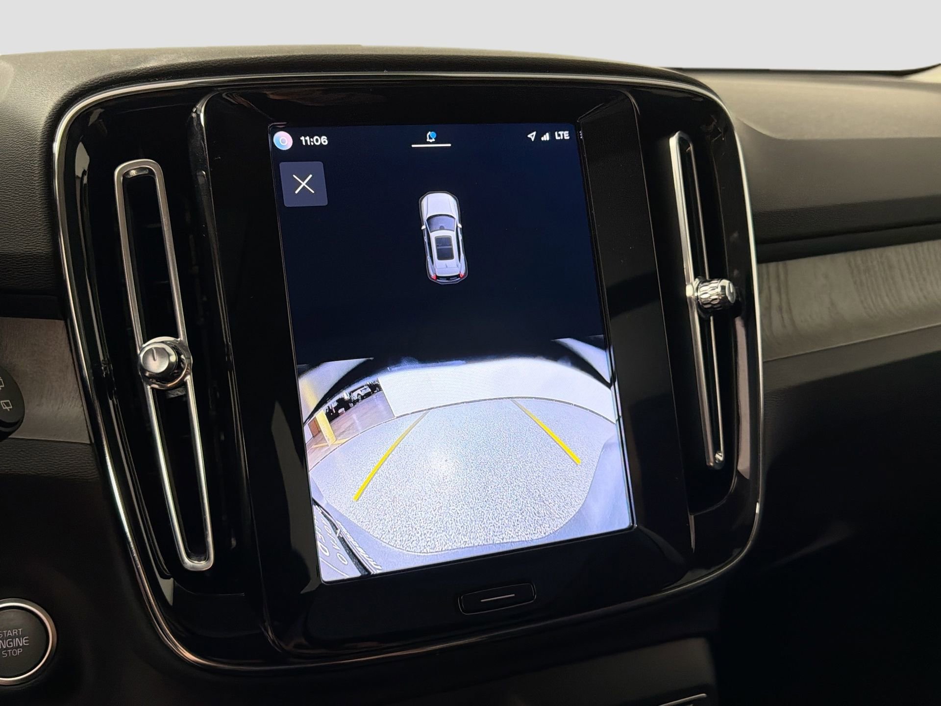 Certified 2025 Volvo XC40 B5 Core AWD/4WD image 14