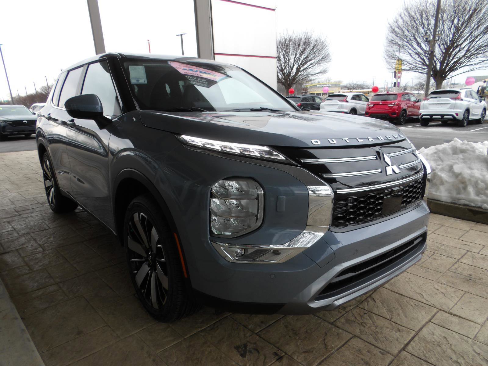 New 2026 Mitsubishi Outlander SE image 3