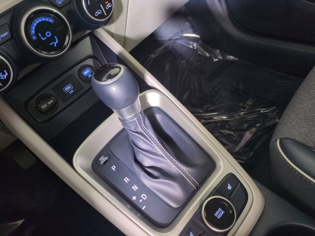 Used 2021 Hyundai Venue FWD image 25