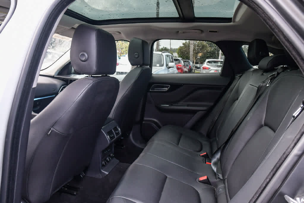 Used 2017 Jaguar F-PACE Premium AWD/4WD image 17