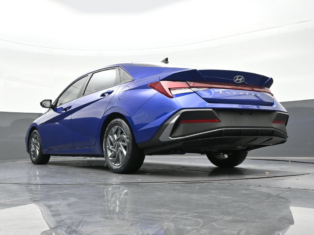 Used 2024 Hyundai Elantra SEL FWD image 31