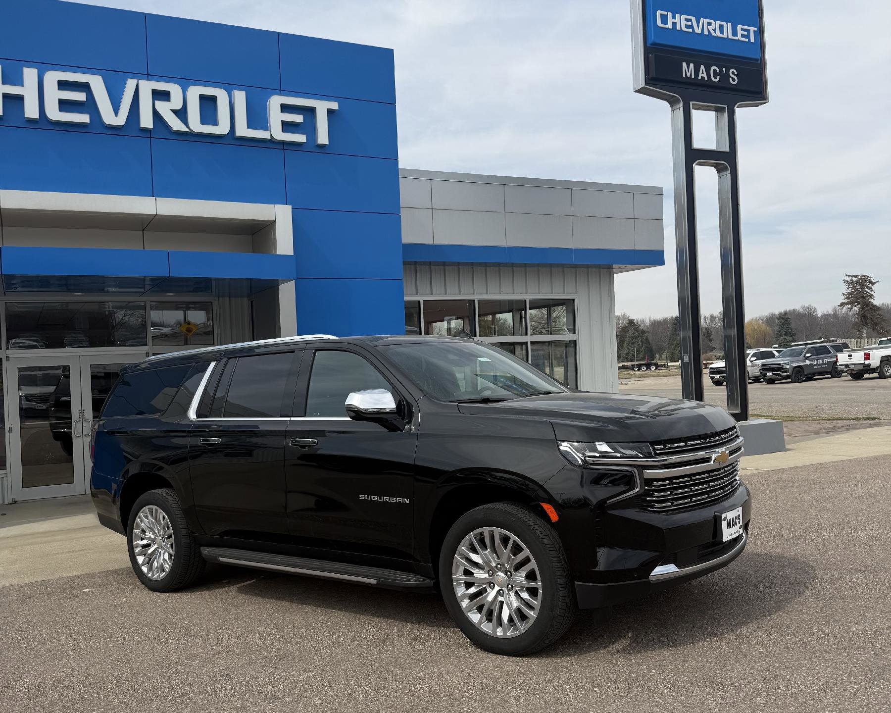 Used 2024 Chevrolet Suburban Premier w/ Premium Package 2 image 1