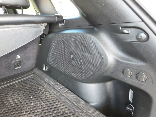 Used 2019 Jeep Cherokee Trailhawk AWD/4WD image 16