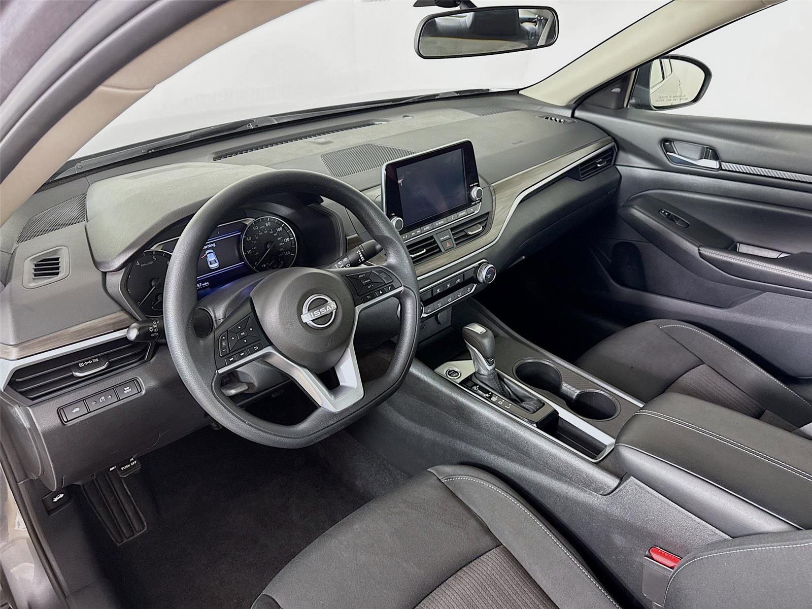 Used 2025 Nissan Altima 2.5 SV FWD image 22