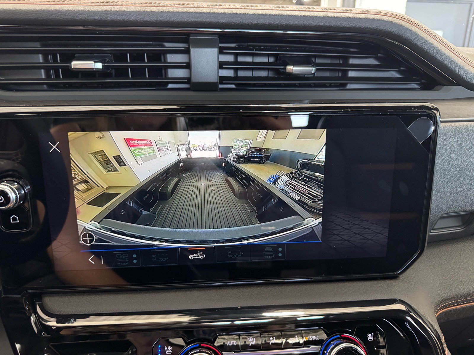 New 2026 GMC Sierra 2500 AT4 w/ AT4 Premium Plus Package AWD/4WD image 28