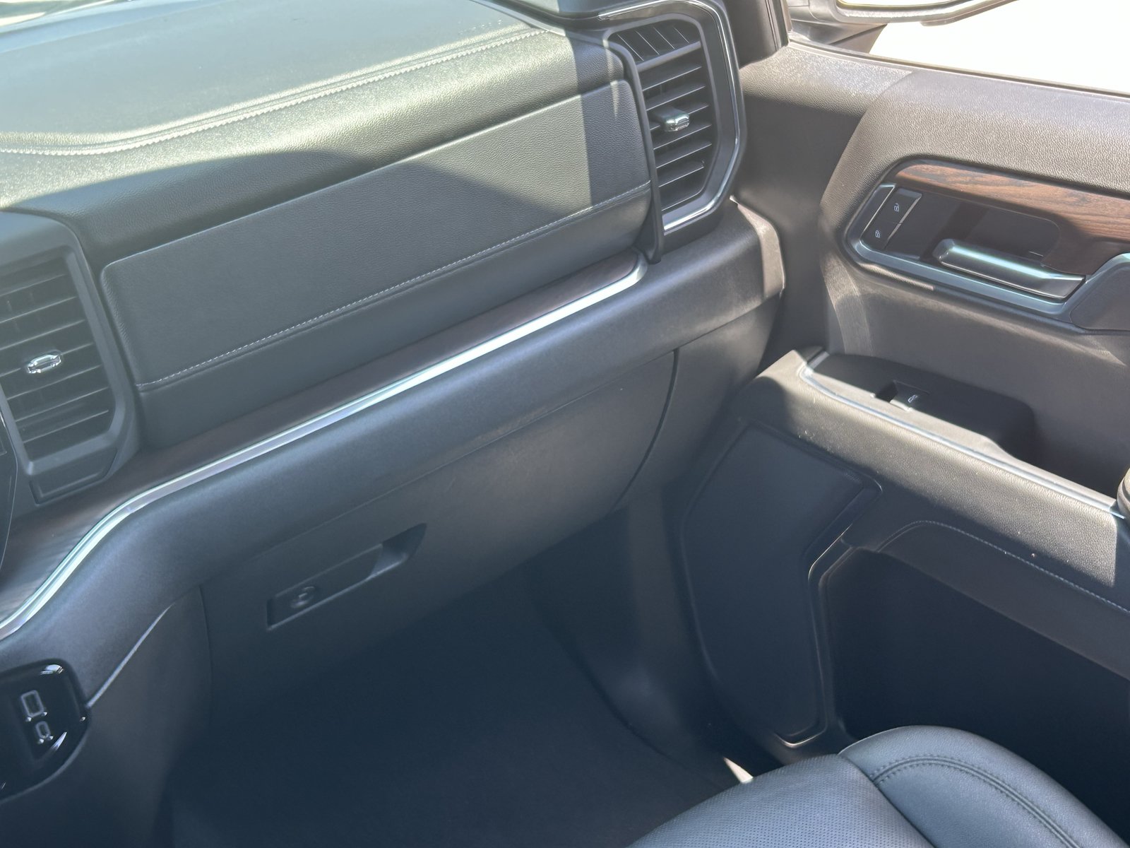 Certified 2025 GMC Sierra 1500 SLT AWD/4WD image 17