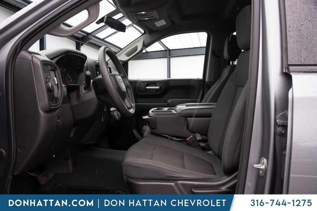 Used 2020 Chevrolet Silverado 1500 Custom w/ Custom Value Package RWD image 3