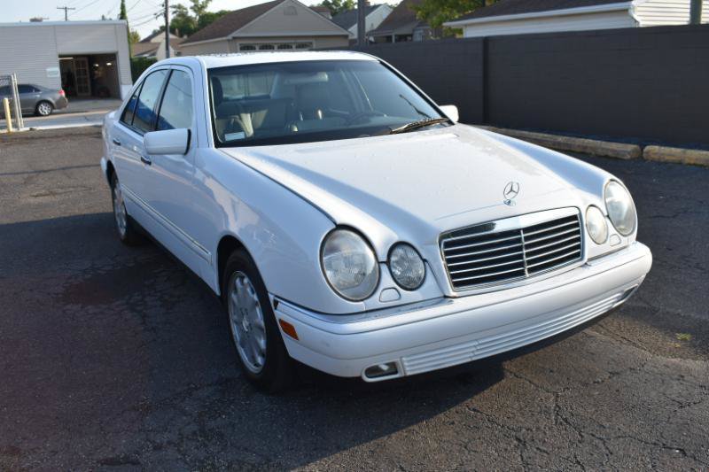 Used 1999 Mercedes-Benz E 320 Sedan image 2