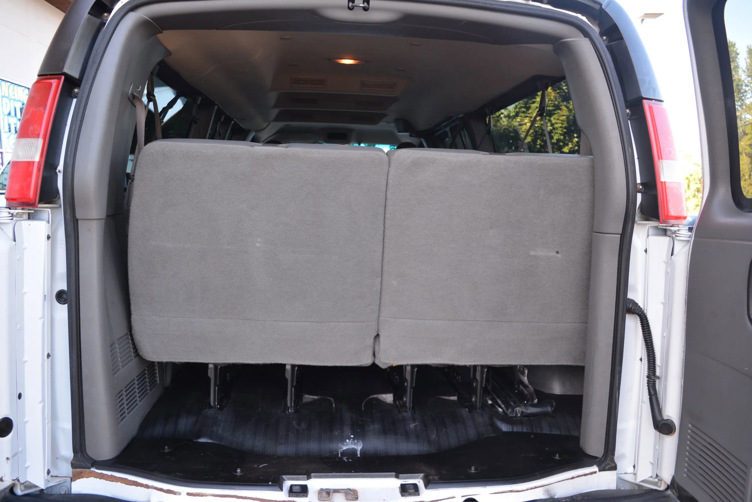 Used 2017 Chevrolet Express 3500 LS image 11